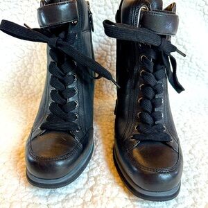 Prada highheel leather sneakers size 37 EU.
